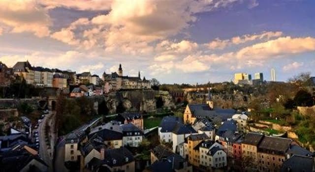 Culture Question: Combien y-a-t-il de langues officielles au Luxembourg  ?