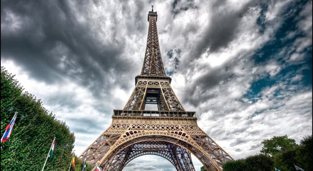 Cultura Pregunta Trivia: ¿Cuál de las siguientes afirmaciones sobre la Torre Eiffel es cierta?