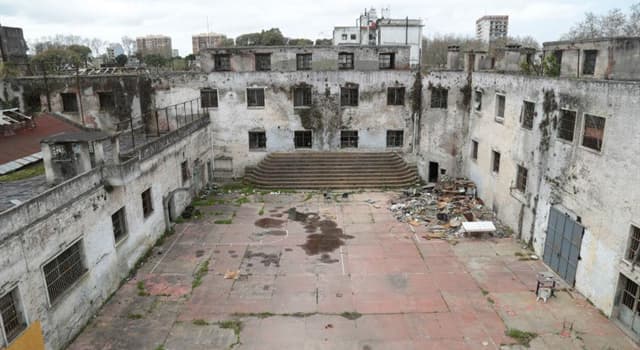 Historia Pregunta Trivia: En Argentina, ¿cuándo dejó de funcionar la Cárcel de Caseros, donde se filma la serie "El marginal"?