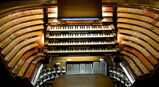 Scienza Domande: In quale ambiente puoi trovare lo strumento musicale "Great Stalacpipe Organ"?