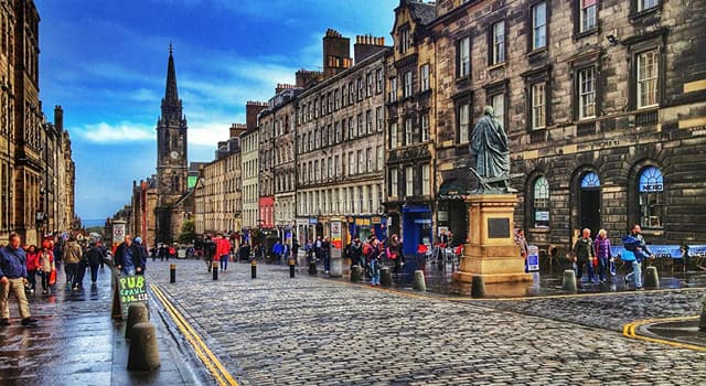 Aardrijkskunde Trivia Vraag: In welke stad vind je de beroemde Royal Mile?