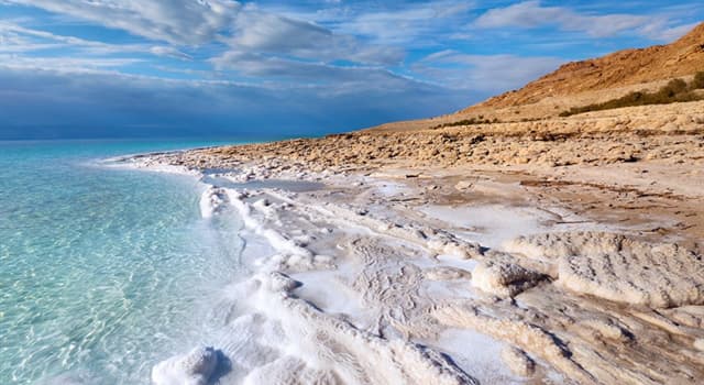 Géographie Question: La mer Morte est partagée entre quels pays ?