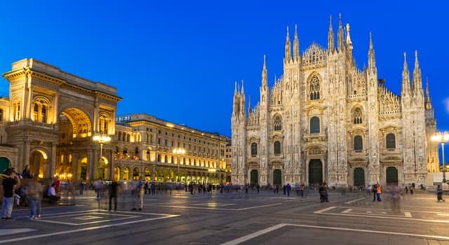Géographie Question: Laquelle de ces places est située en Italie ?