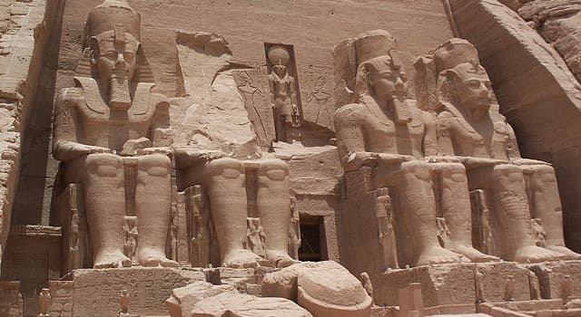Cronologia Domande: Perché i templi di Abu Simbel in Egitto furono trasferiti alla fine degli anni '60?