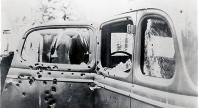 Cronologia Domande: Quale marca di automobili guidavano Bonnie e Clyde quando furono uccisi dalla polizia?