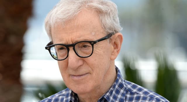 Films et télé Question: Quel acteur/actrice apparaît dans la plupart des films de Woody Allen  ?