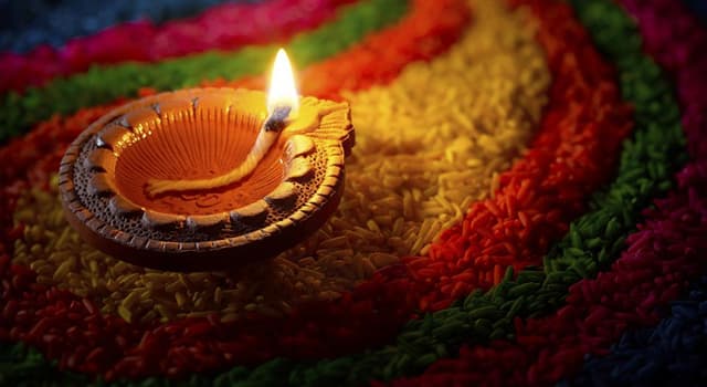 Culture Question: Quelle fête populaire hindoue célèbre la naissance de Rāma ?
