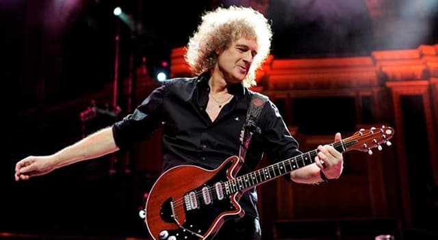 Maatschappij Trivia Vraag: Waarop promoveerde Brian May, de gitarist van de rockband Queen, in 2007?