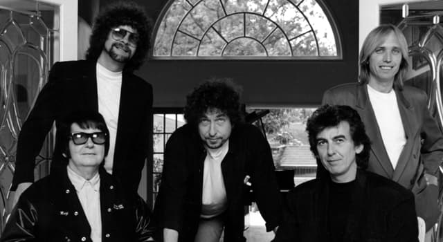 Cultuur Trivia Vraag: Welke rockgroep vormden George Harrison, Tom Petty, Roy Orbison, Bob Dylan en Jeff Lynne in 1988?