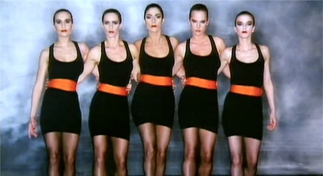 Cultuur Trivia Vraag: Welke zanger/songwriter heeft het nummer en de videoclip, Simply Irresistible, in 1988 uitgebracht?