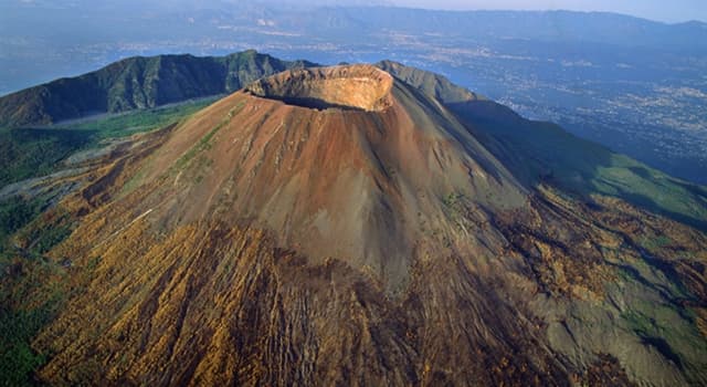 地理 小問題：從那不勒斯你能看到哪座火山？