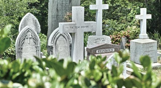 Maatschappij Trivia Vraag: Wiens graf op de begraafplaats 'Père-Lachaise' wordt het meest bezocht?