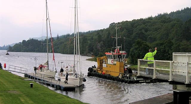 地理 小問題：喀裡多尼亞運河（Caledonian Canal）位於哪裡？