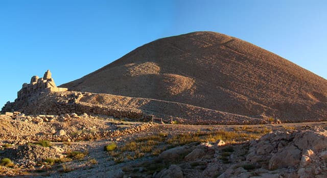 Aardrijkskunde Trivia Vraag: In het zuiden van welk land ligt de berg Nemrut?