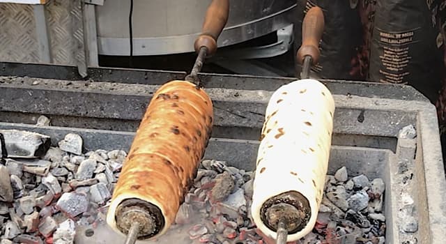 Cultuur Trivia Vraag: In welk Europees land kun je de traditionele zoete lekkernij 'Kürtőskalács' eten?