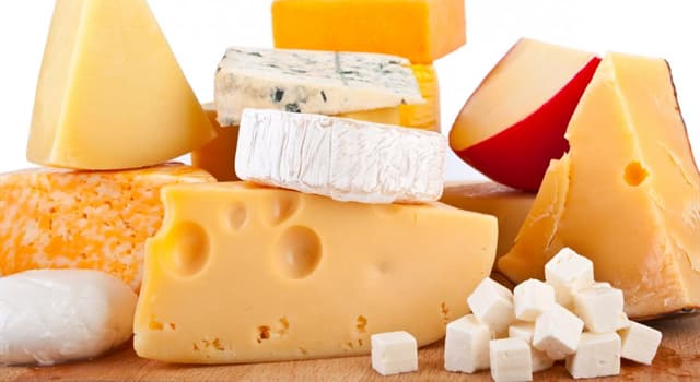 Culture Question: Lequel de ces types de fromage a une forme ronde et plate et une texture crémeuse à l'intérieur ?