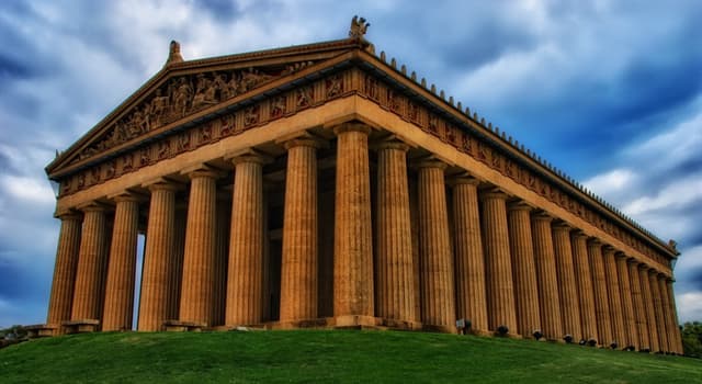 Culture Question: Lequel ne fait pas partie des trois ordres de l'architecture classique originaire de Grèce ?