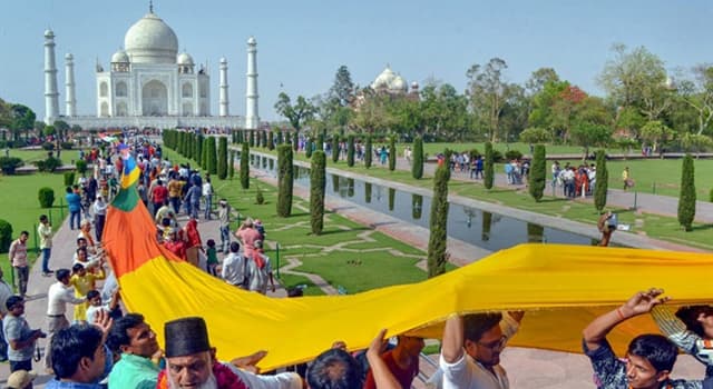 Histoire Question: Quel empereur moghol a construit le Taj Mahal ?