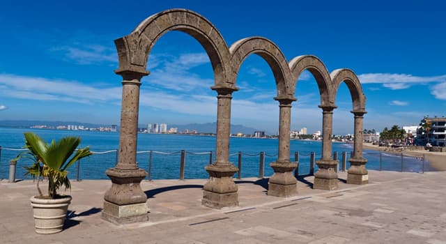 Géographie Question: Quelle ville du Mexique a Los Arcos (les arcs) représenté ci-dessous ?