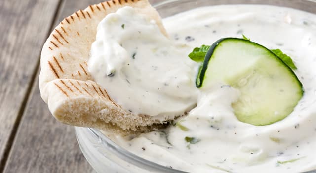 문화 상식 퀴즈: 차지키(Tzatziki) 소스는 어느 나라의 요리에서 볼 수 있는가?