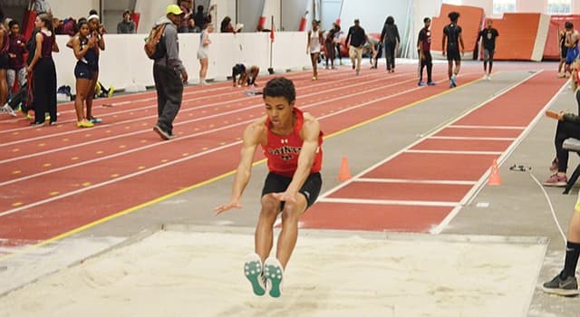 Sport Trivia Vraag: Vanaf februari 2018, wie heeft het record voor indoor verspringen bij mannen?