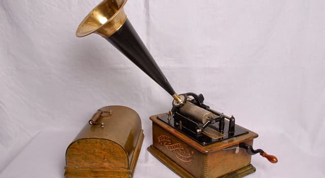 Science Trivia Question: Which device was the first to be able to reproduce the recorded sound?