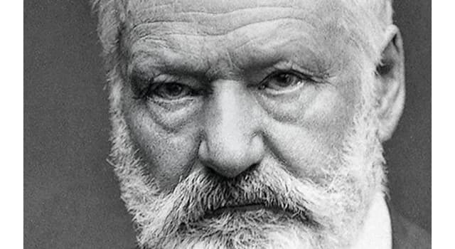 Geçmiş Trivia Sorusu: Victor Hugo'nun hangi romanında büyük bir katedral geçiyor?