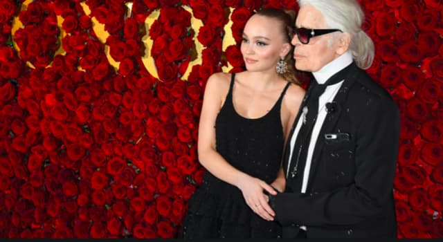 Société Question: Avec quelle marque française Karl Lagerfeld a-t-il collaboré dès 1983 ?