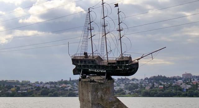 Культура Вопрос: В каком городе находится этот памятник кораблю?