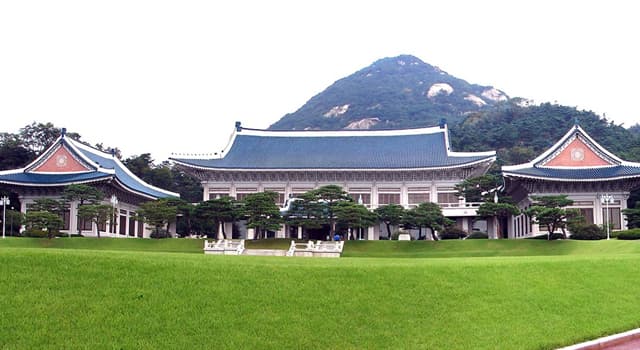 Society Trivia Question: What is the official residence of the President of South Korea?