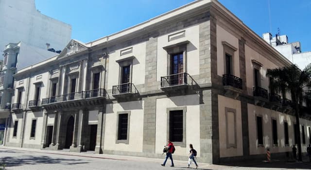 Historia Pregunta Trivia: ¿Qué arquitecto construyó el Cabildo de Montevideo en Uruguay?