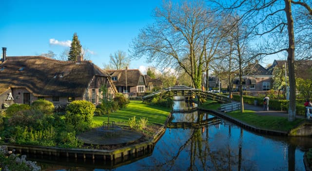 Aardrijkskunde Trivia Vraag: Welk dorpje wordt ook wel 'Hollands Venetië' genoemd?