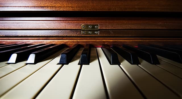 Cultuur Trivia Vraag: Welk instrument werd gebruikt als basis voor het maken van de piano?