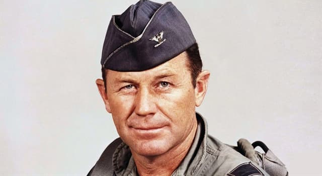 Movies & TV Trivia Question: Which actor played Chuck Yeager in the film" The Right Stuff"?