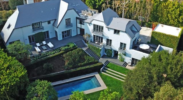 Movies & TV Trivia Question: In the film "Citizen Kane", what is the name of the palatial estate owned by Charles Foster Kane?