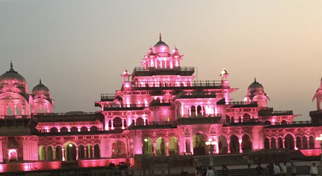 Geography Trivia Question: The Old City also called “Pink City is located in which city in India?