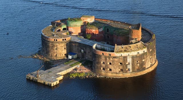 Культура Запитання-цікавинка: Як називають велику замкнутий зміцнення, складову частину зовнішньої лінії оборонних споруд фортеці?