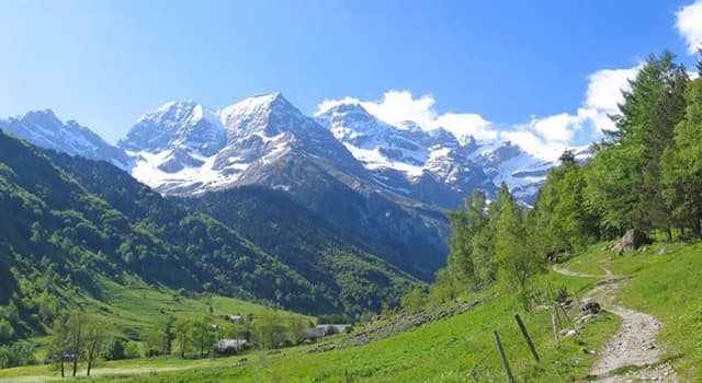 Aardrijkskunde Trivia Vraag: Welke bergketen vormt een natuurlijke grens tussen Frankrijk en Spanje?