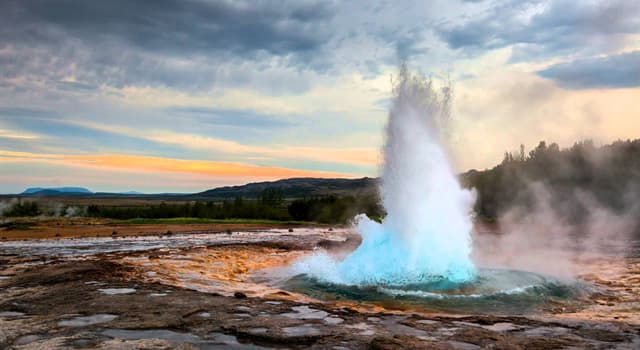 Natuur Trivia Vraag: Wat is een natuurlijke warmwaterbron die een kolom water en stoom in de lucht uitstoot?