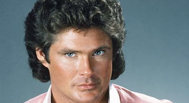 Films & TV Trivia Vraag: Wie of wat hielp David Hasselhoff in de tv-serie "Knightrider" met het bestrijden van de misdaad?