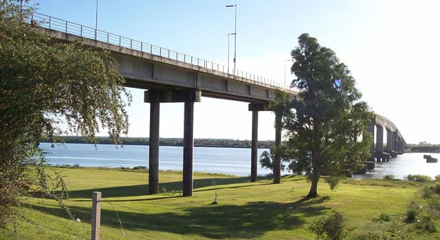 Sociedad Pregunta Trivia: ¿Qué ciudades une el Puente Internacional General Artigas en Uruguay?