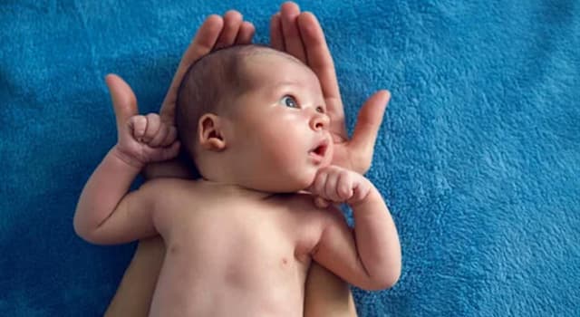 Сiencia Pregunta Trivia: ¿Qué es lo que muchos bebés recién nacidos no pueden hacer hasta que tienen un par de meses?
