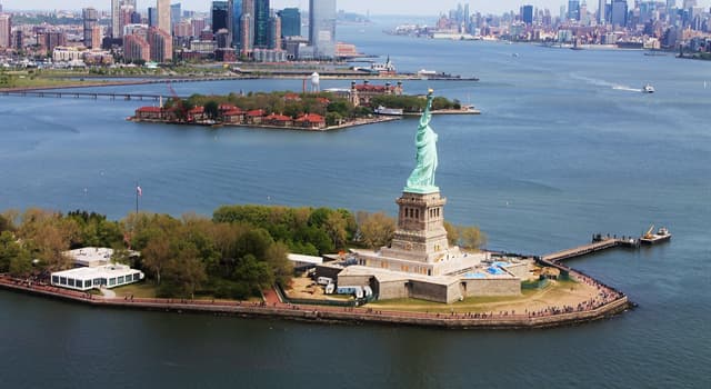 Aardrijkskunde Trivia Vraag: In welk stadsdeel van New York City staat het Vrijheidsbeeld?