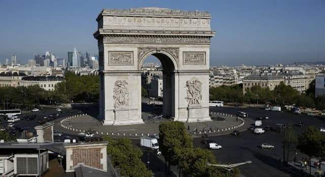 Cultuur Trivia Vraag: De Arc de Triomphe viert wiens militaire overwinningen?