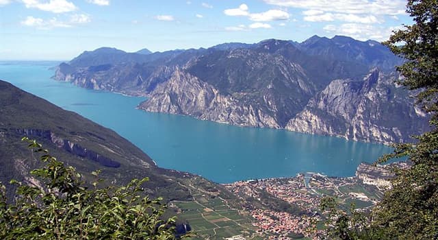 Coğrafya Trivia Sorusu: İtalya'nın en büyük gölü hangisidir?