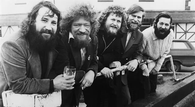 Cultuur Trivia Vraag: Wanneer werd de Ierse folkband "The Dubliners" opgericht?