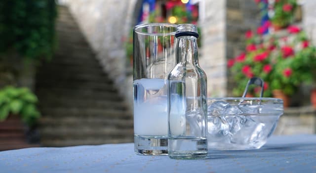 Cultuur Trivia Vraag: Welk land wordt geassocieerd met ouzo?