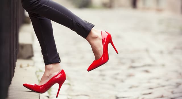Toplum Trivia Sorusu: Topuk yüksekliği 5 cm'den fazla olan kadın ayakkabıları nedir?