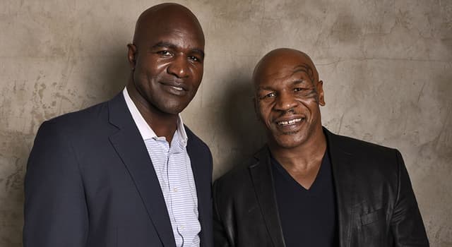 Sport Trivia Vraag: Mike Tyson beet een stukje van welk lichaamsdeel van Evander Holyfield af?