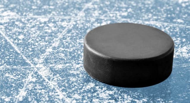 Sport Trivia Vraag: Wat wordt er soms voor een wedstrijd met de hockeypuck gedaan?